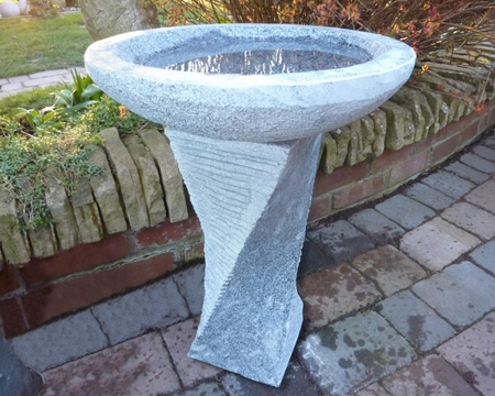 EDINBURGH BIRD BATH DK GREY