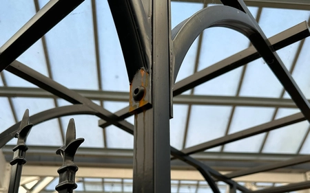 FLAT TOP GARDEN ARCH WITH FINIALS BLK - image 4