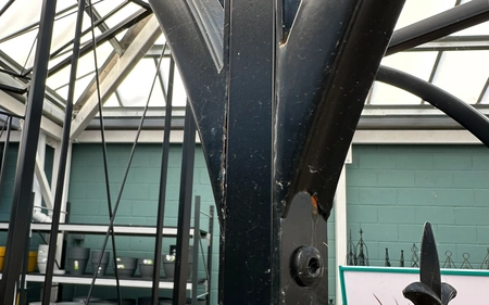 FLAT TOP GARDEN ARCH WITH FINIALS BLK - image 5