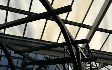 FLAT TOP GARDEN ARCH WITH FINIALS BLK - image 9