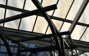 FLAT TOP GARDEN ARCH WITH FINIALS BLK - image 9