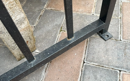 FLAT TOP GARDEN ARCH WITH FINIALS BLK - image 11