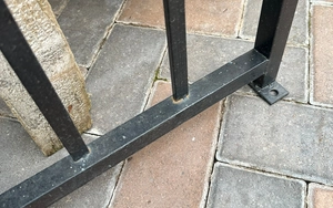 FLAT TOP GARDEN ARCH WITH FINIALS BLK - image 11