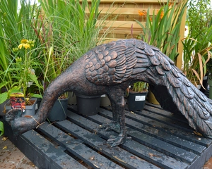 PEACOCK FEEDING METAL ORNAMENT - image 5