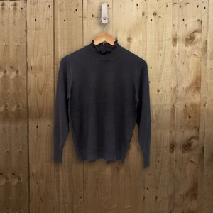 Sunday Ruffled Poloneck Black Xl