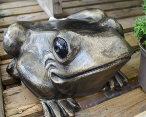 TOAD SITTING METAL ORNAMENT - image 4
